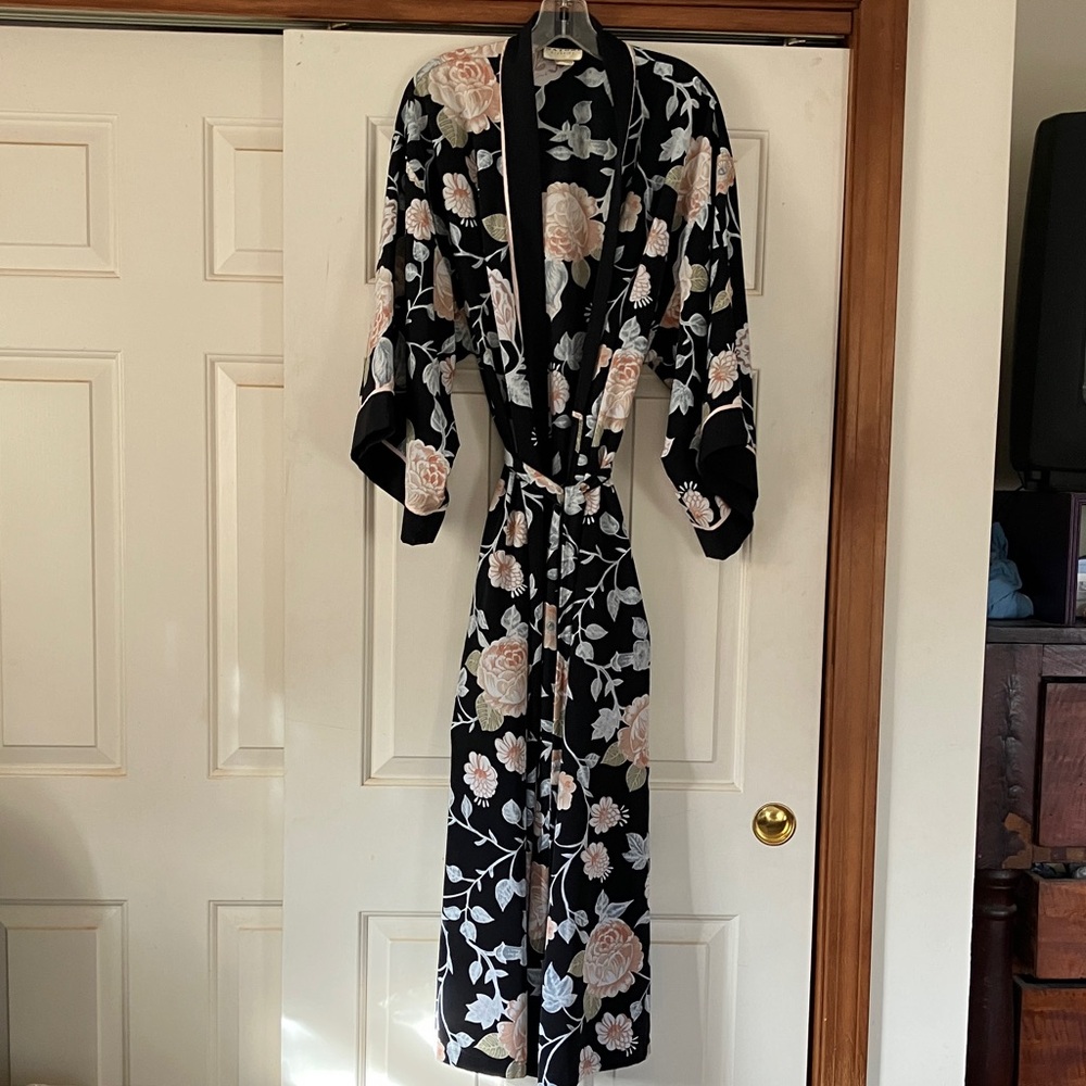 Natori Black Floral Robe